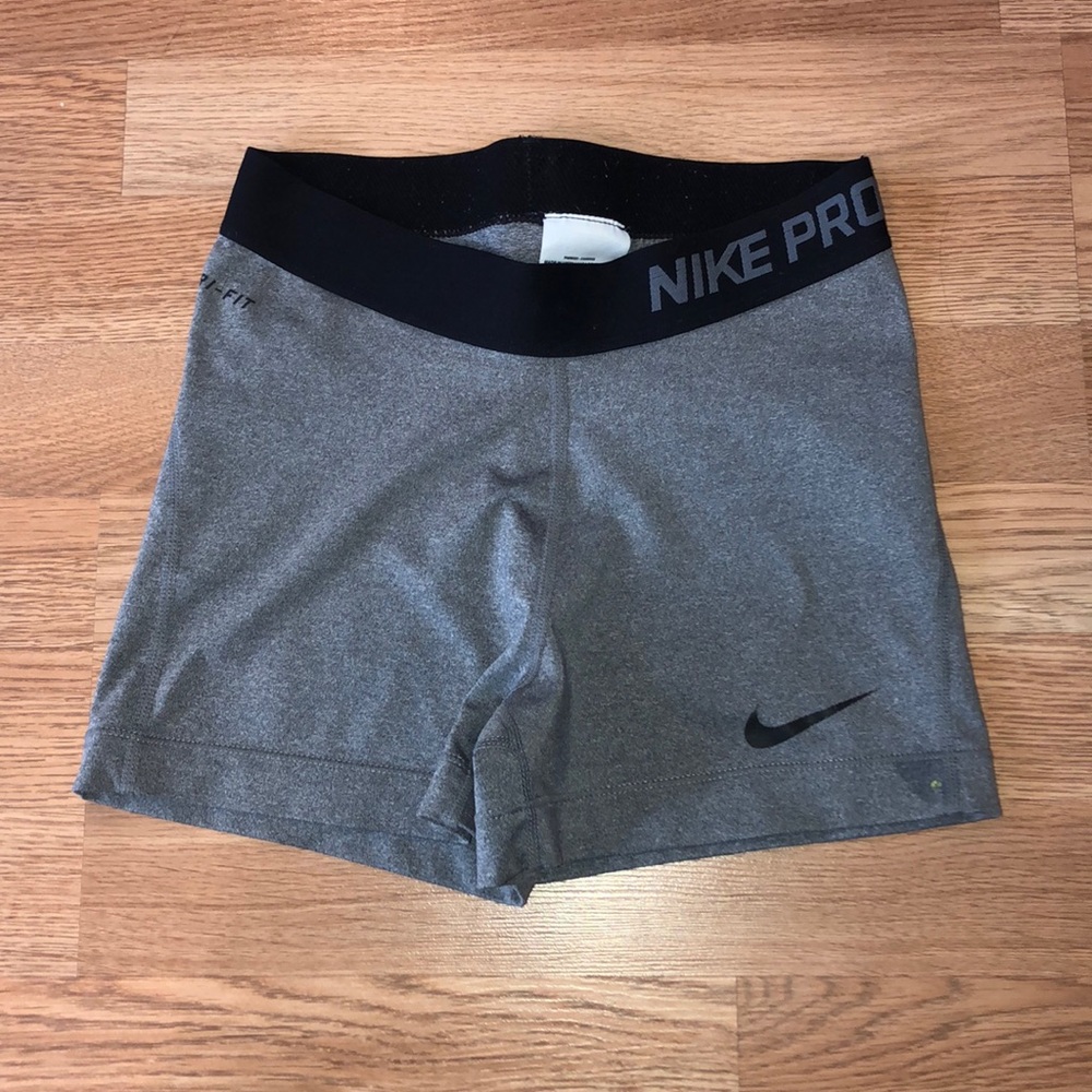 Gray Nike pro spandex